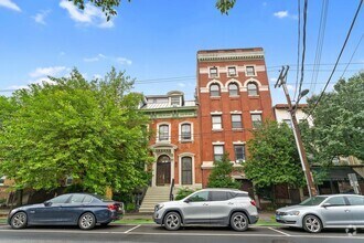 Building Photo - 174 Grand St