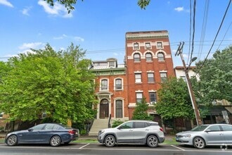 Building Photo - 174 Grand St