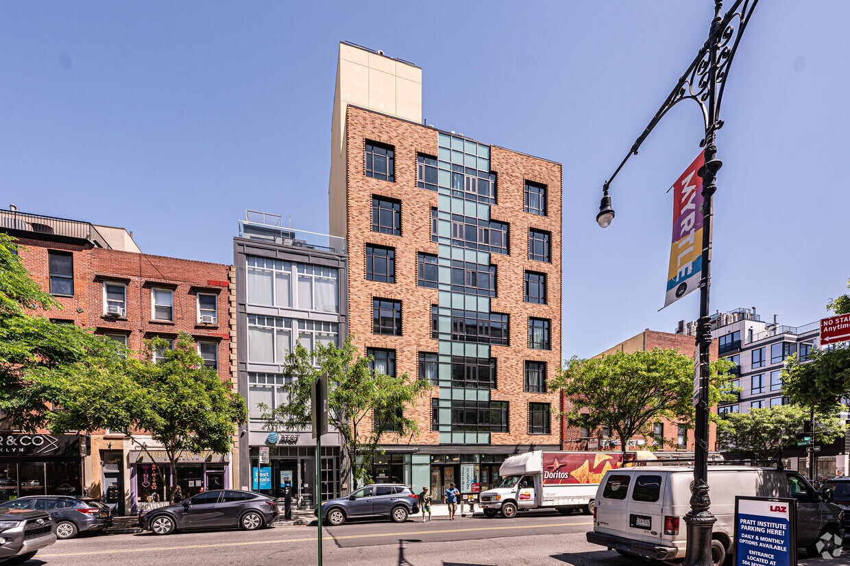 Foto principal - 493 Myrtle Ave