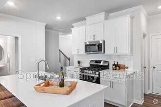 Building Photo - 1015 Red Wing Dr