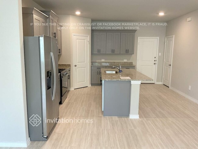 Building Photo - 7175 Blue Jay Way