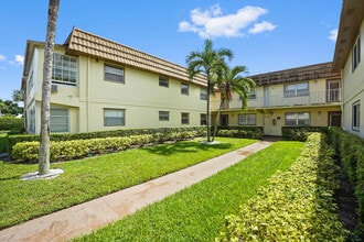 Building Photo - 52 Saxony B