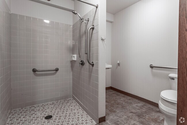 1 habitación, 1 baño - 600 pies cuadrados - Baño - Riverside Apartments 55+ Senior