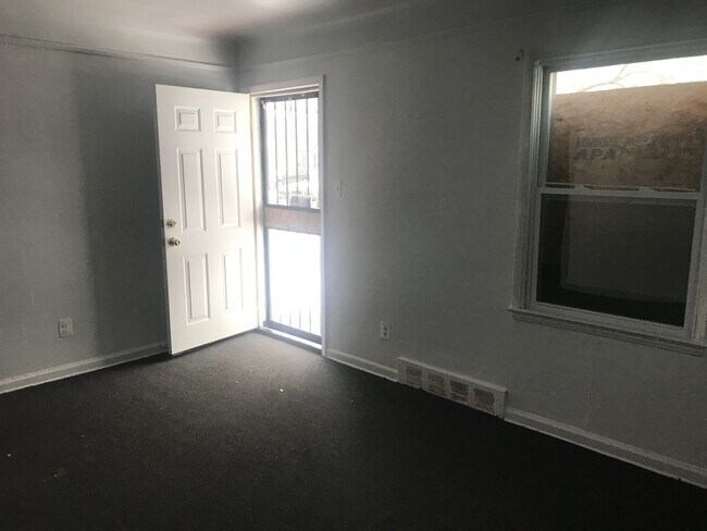 Building Photo - Move in Ready 3 bedroom 1 Bathroom