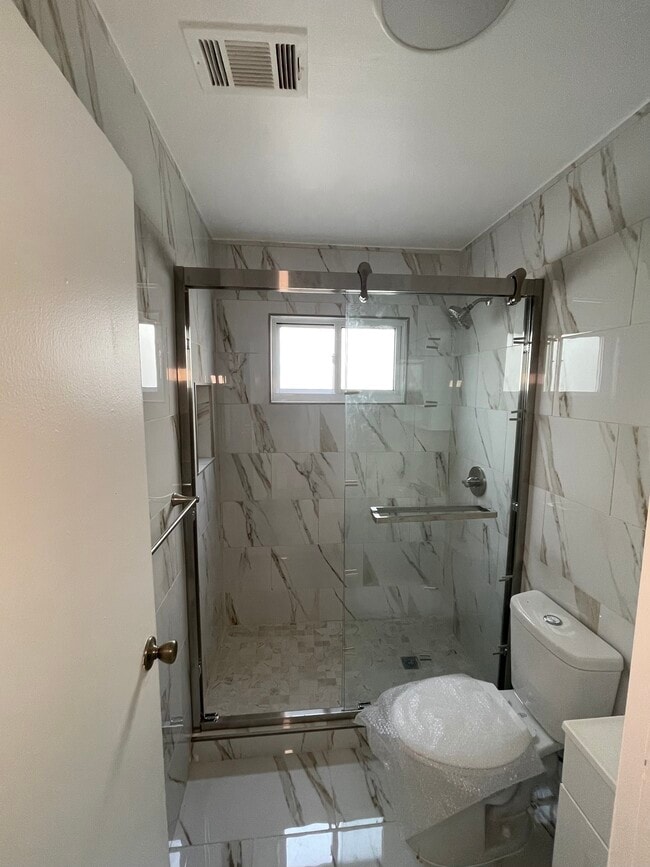 Building Photo - 134 Woodbine Ave