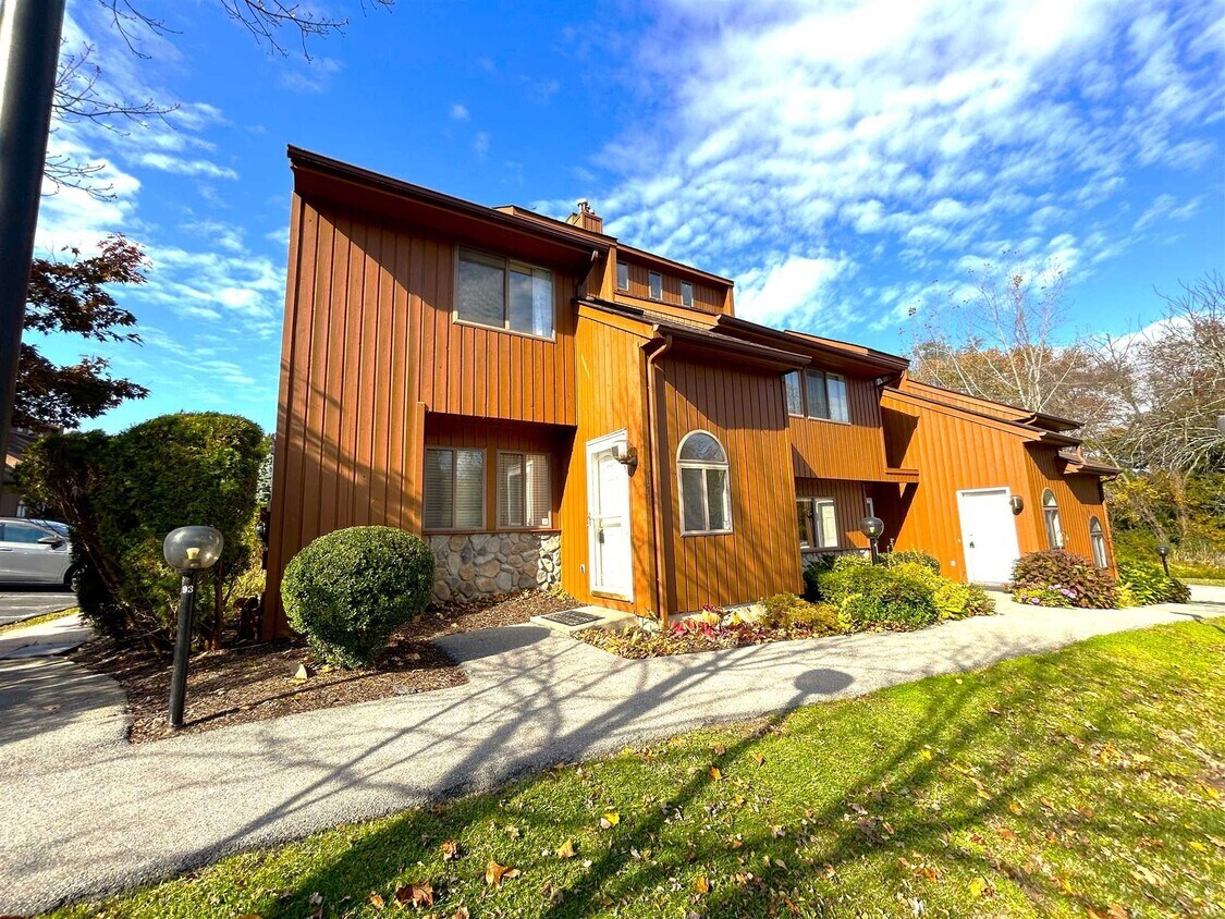 171 Swan Ln, Poughkeepsie City, NY 12601 Condo for Rent in