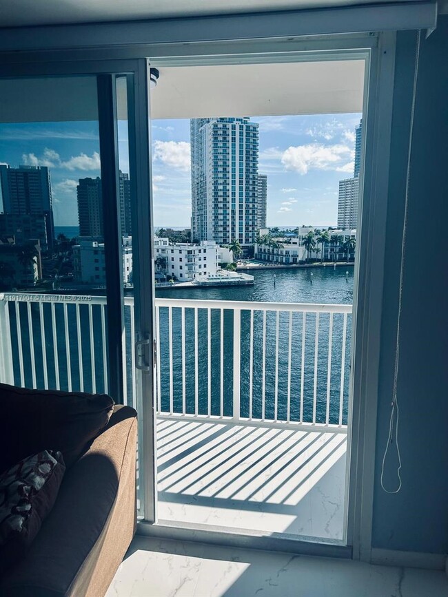 Foto del edificio - 121 Golden Isles Dr