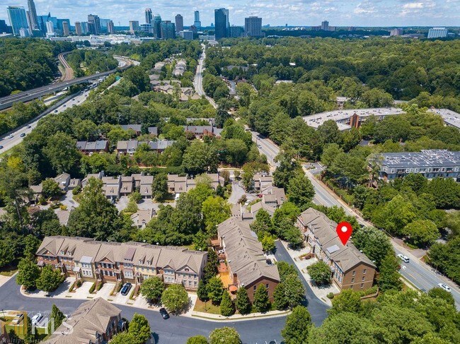 Foto del edificio - 2873 Overlook Way