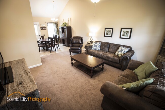 Building Photo - 1914 Dupont St