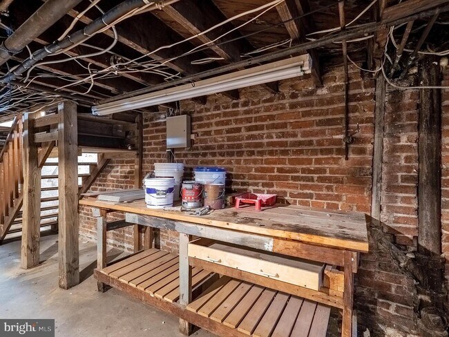 Building Photo - 1807 Monroe St NW