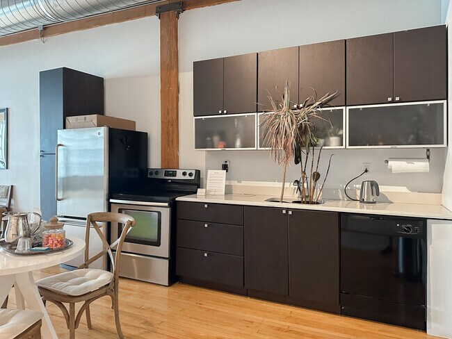 Building Photo - 2412 North