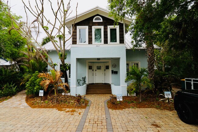 Foto del edificio - 2016 Hallwood Pl