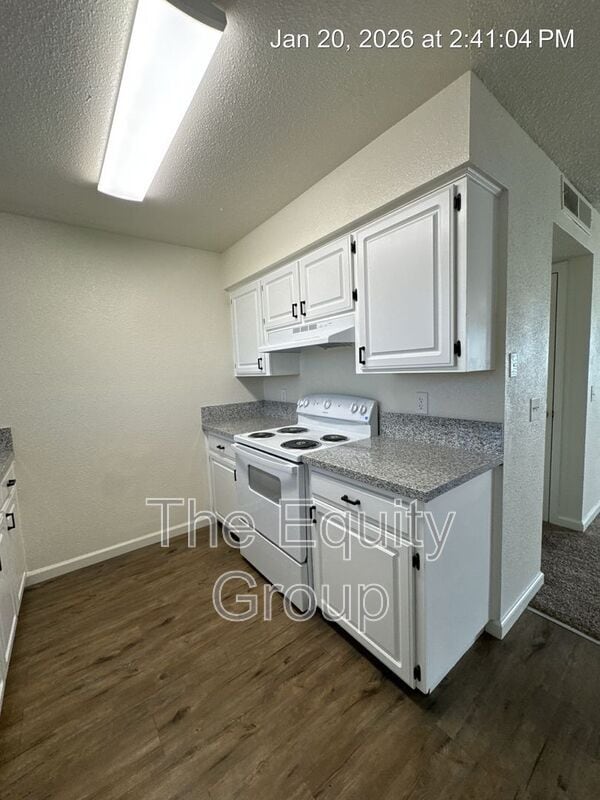 Foto del edificio - 809 Monarch Cir