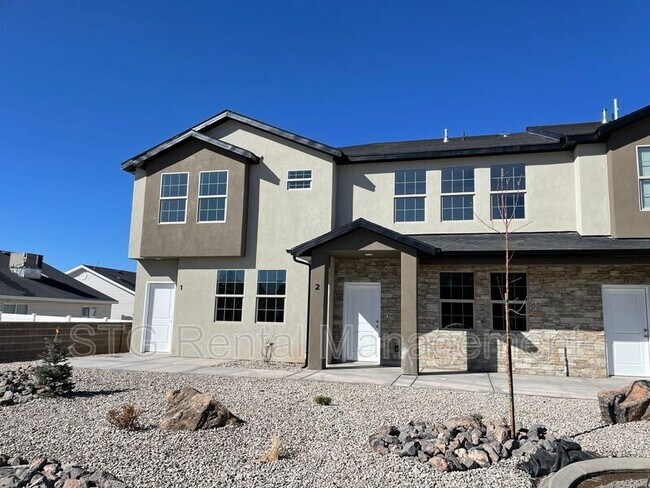 Building Photo - 498 1225 N