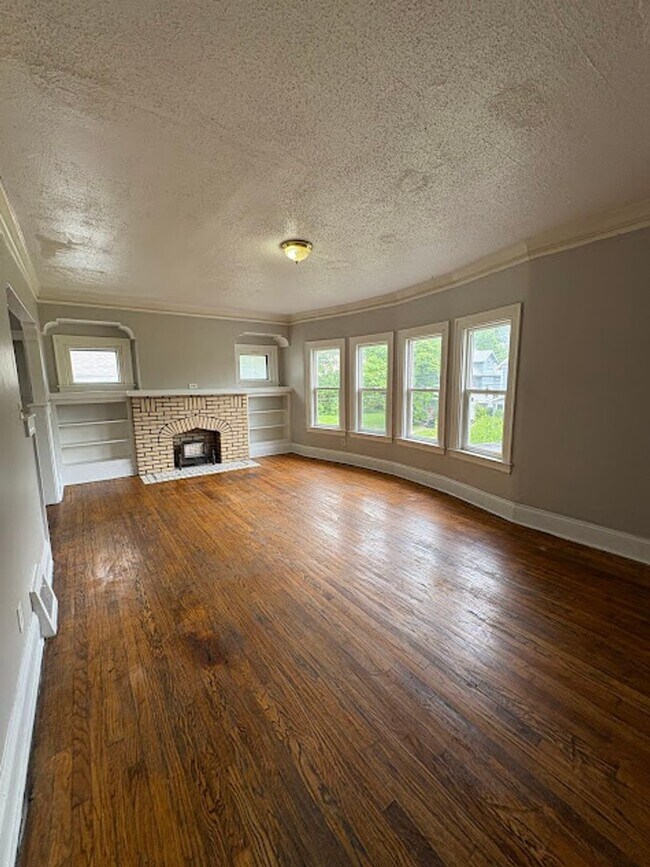Foto del edificio - 3 Bedroom, 1 Bathroom Apartment Rent Ready!