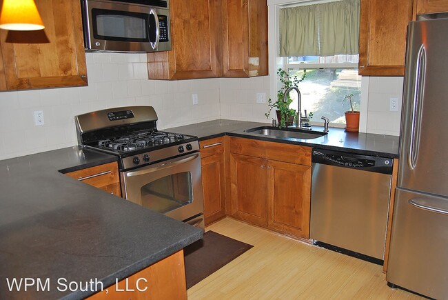 Building Photo - 2 br, 1.5 bath House - 4110 37th Ave S  Un...