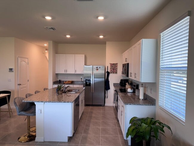 Building Photo - 1389 Isleta Loop