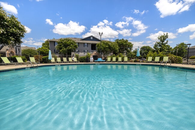 Photo - Pirates Cove Student Living Apartments