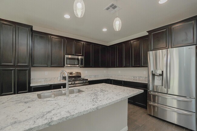 Foto del edificio - 125 Corretto Corner Ave