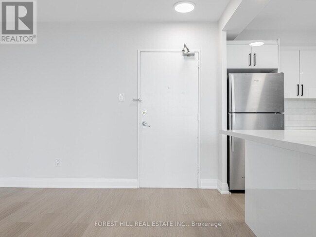Photo du bâtiment - 377-1377 Ridelle Ave