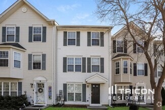 Building Photo - 9861 Greenbriar Way