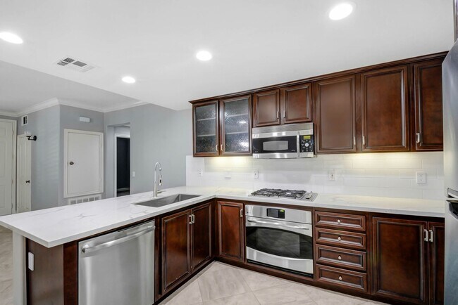 Foto del edificio - 8426 Flora Ln