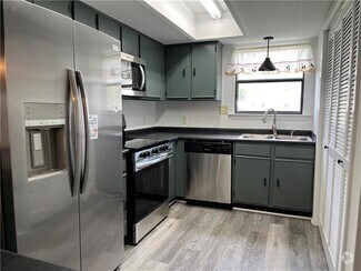 Building Photo - 227 Putters Ln