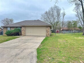 Building Photo - 604 N 35th St