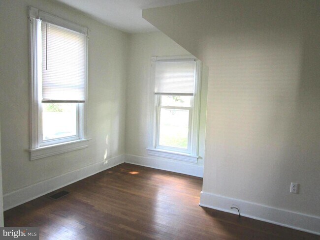 Building Photo - 136 N Funk St