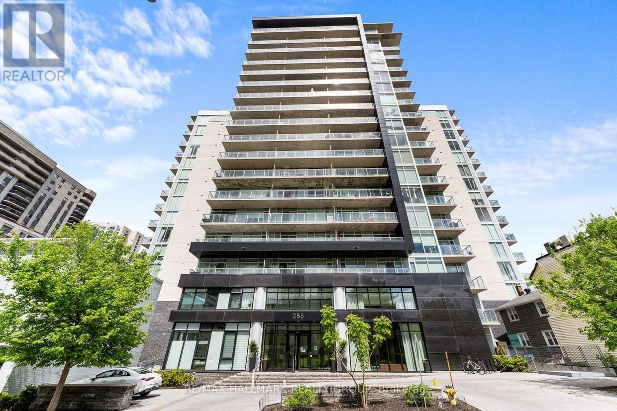 Photo principale - 255-255 Bay St
