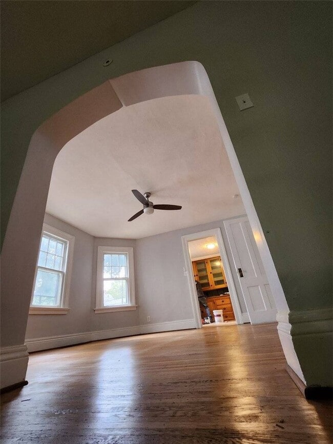 Building Photo - 176 Linden St