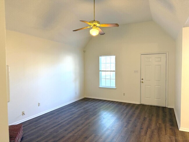 Foto del edificio - 4450 Cedar Creek Cove