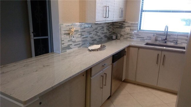 Foto del edificio - 6102 SE Landing Way
