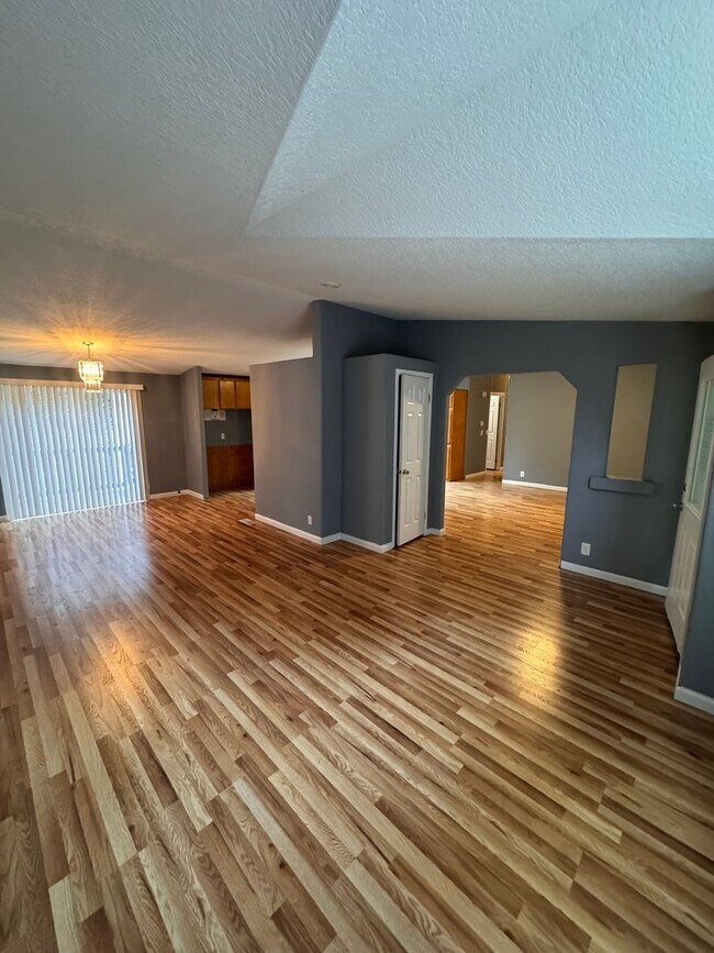 Foto del edificio - 4 BR/2 BA Rural Retreat Near Battle Ground with Master Suite & Large Yard