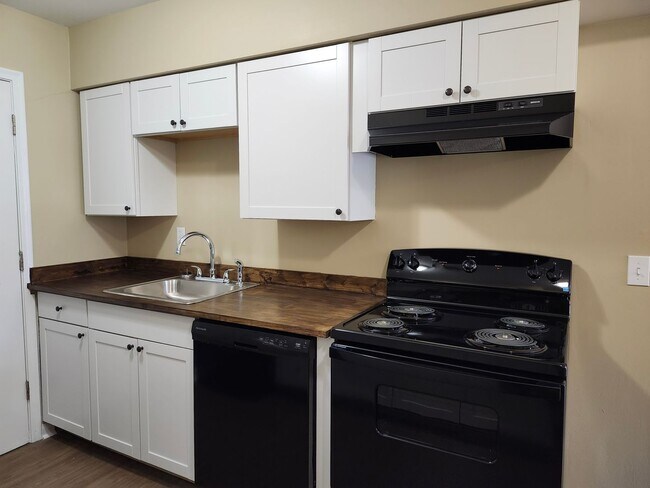 Foto del edificio - 827 Darryl Ln