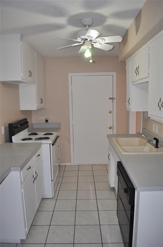 Building Photo - 303 College