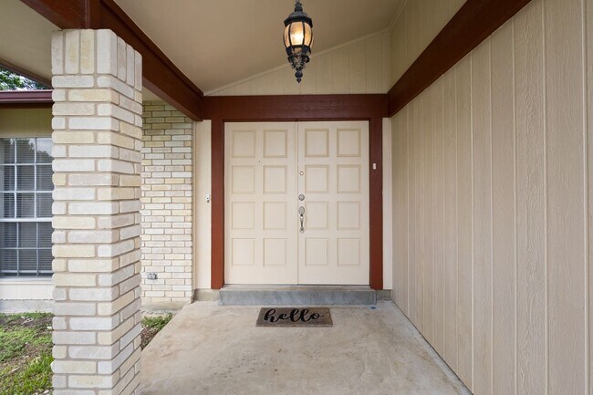 Building Photo - 3 Bedroom/2 Bath Camelot II Subdivision