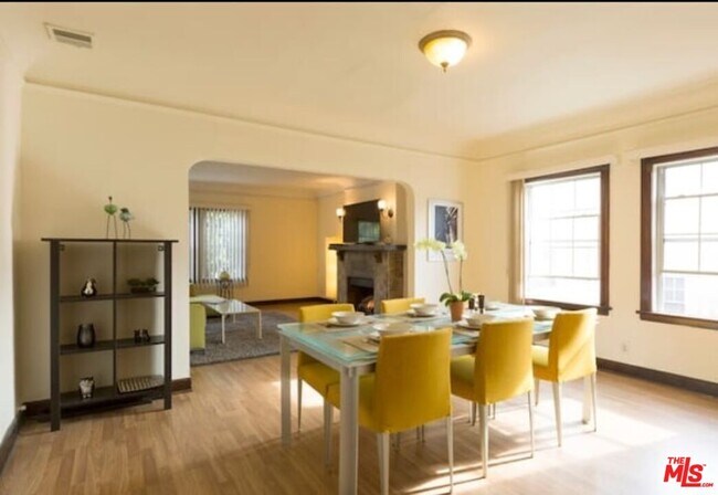 Foto del edificio - 611 Beachwood Dr