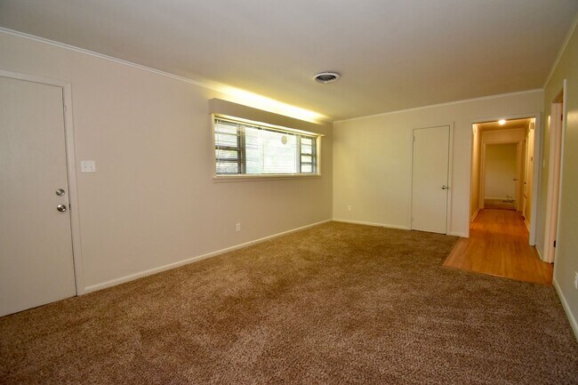 Foto del edificio - 3 Bedroom with Fenced in Backyard and Shop!