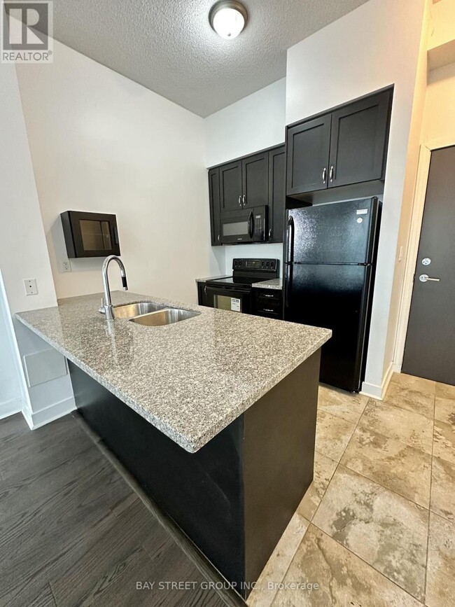 Photo du bâtiment - 4070 Confederation Pkwy