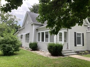 Building Photo - 313 E Newkirk St