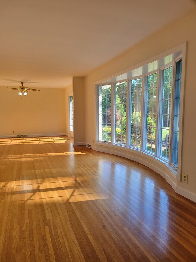 Building Photo - One Level Living on Old Hickory Lake!