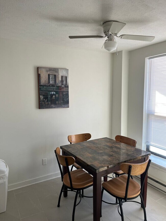 Building Photo - 233 S 4th St