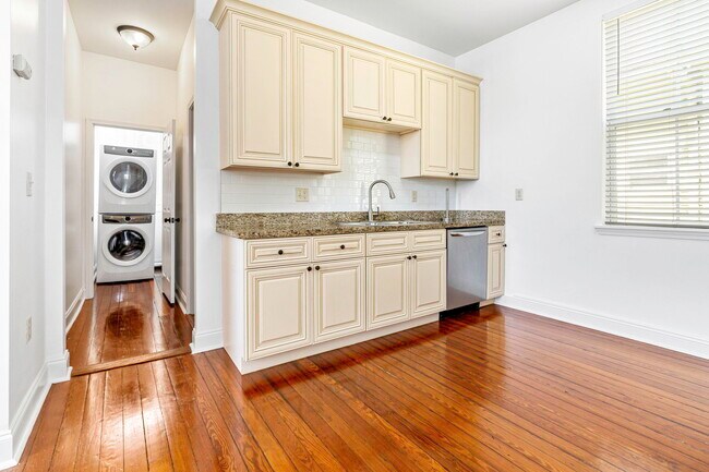 Building Photo - 2324 Ursulines Ave