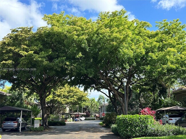 Foto del edificio - 7616 Elm Ridge Dr