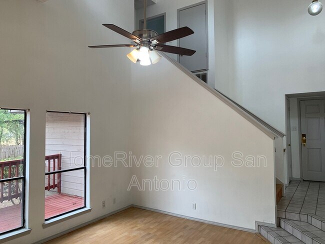 Foto del edificio - 9332 Whisper Point