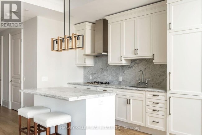 Building Photo - 133 Hazelton Ave