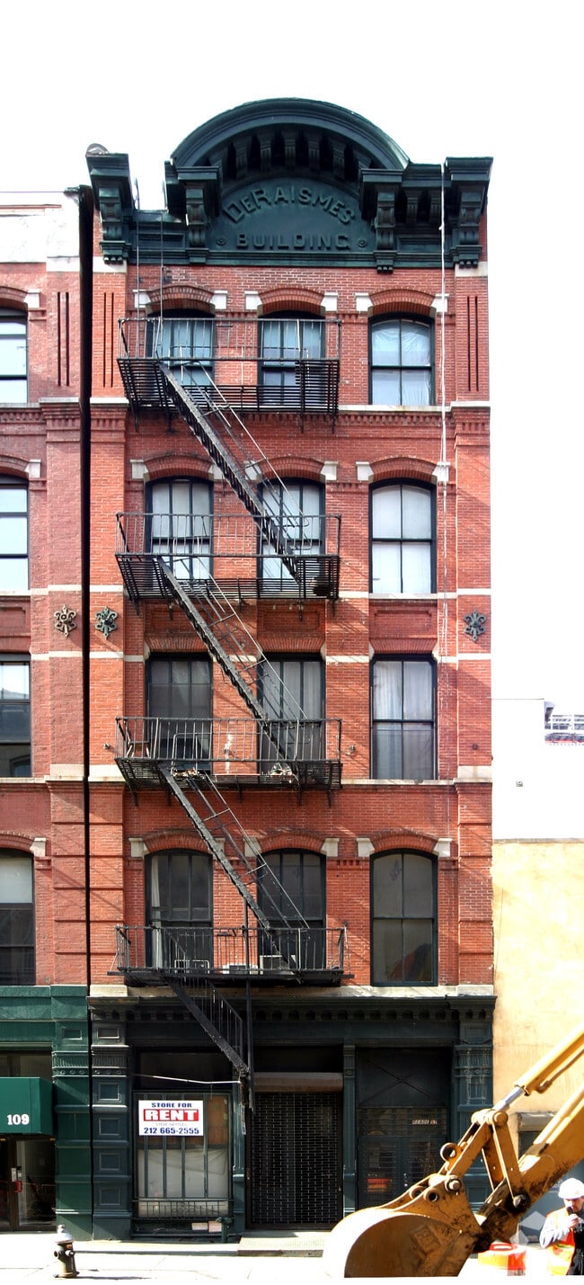Building Photo - 111 Reade St