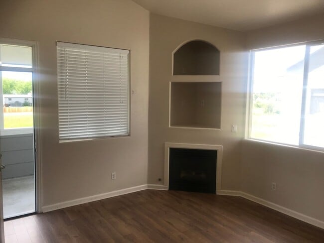 Foto del edificio - Fantastic 2nd floor condo - 2 bedroom, 2 bath, 1 car garage!