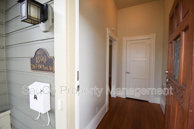 Foto del edificio - 2065 SW Park Ave